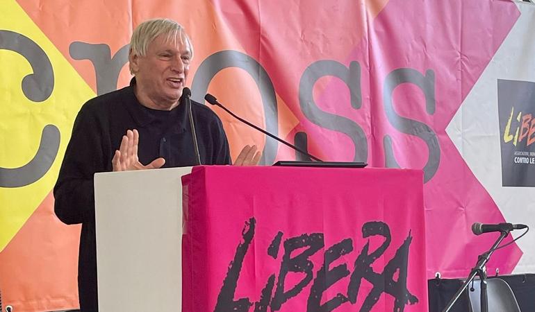 Crimini dei potenti, Ciotti: "Possiamo cambiare"