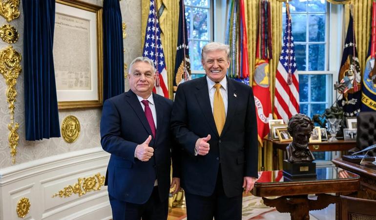 Washington D.C., 7 novembre 2025. Il presidente ungherese Viktor Orban e quello statunitense Donald Trump fotografati nello Studio Ovale alla Casa Bianca (Foto da whitehouse.gov)