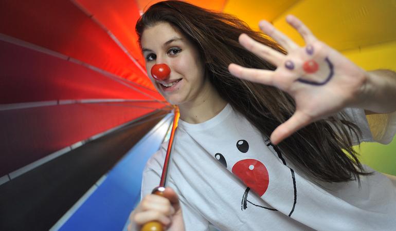 Elena Bertagna, fotografata anni dopo le cure alla grave malattia che l'affliggeva. Foto di Attilio Rossetti dal volume "Nati per vivere. Il paradiso può attendere" (Contrasto, 2014)