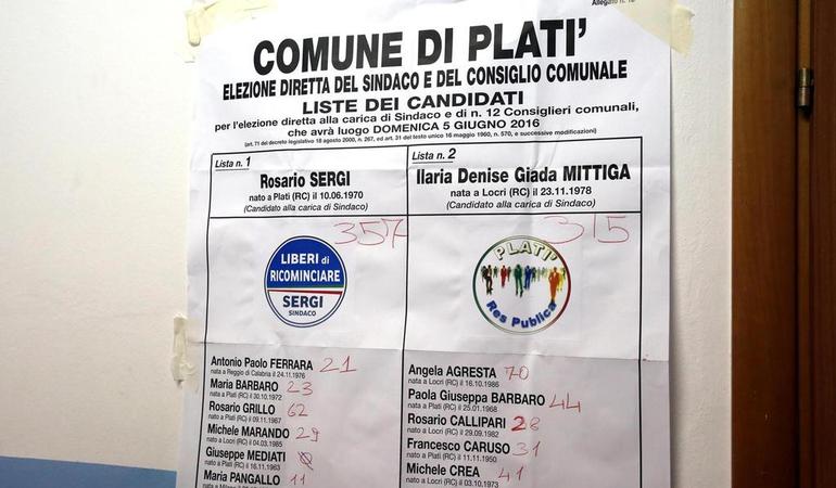 Platì (Reggio Calabria), 6 giugno 2016. Dopo dieci anni di commissari, il comune calabrese era tornato al voto per eleggere il suo sindaco. Due anni dopo, però, il governo lo commissariò nuovamente (Salvatore Monteverde/Ansa) 