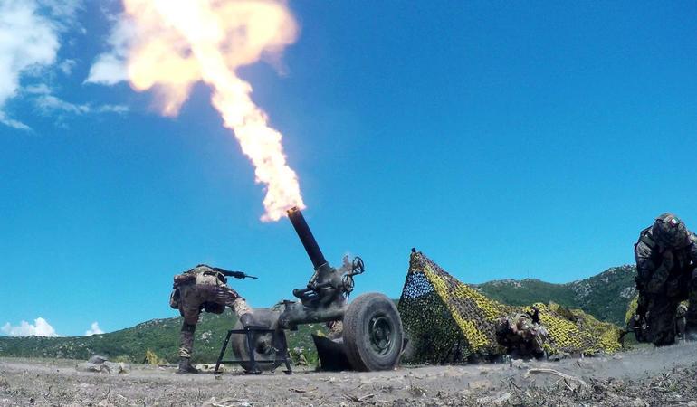 Maggio 2022, un mortaio azionato da militari dell'Esercito italiano nel corso di un'esercitazione a Capo Teulada, in Sardegna (Foto Esercito Italiano)
