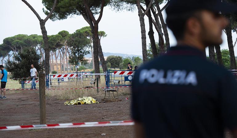 I rilievi della polizia al Parco degl acquedotti a Roma, il 7 agosto 2019, sul luogo dell'omicidio di "Diabolik", Fabrizio Piscitelli