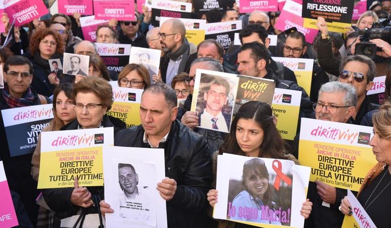 Roma, 18 febbraio 2020. I familiari delle vittime durante una manifestazione davanti a Montecitorio. In primo piano sulla destra, Federica, figlia di Maria Chindamo