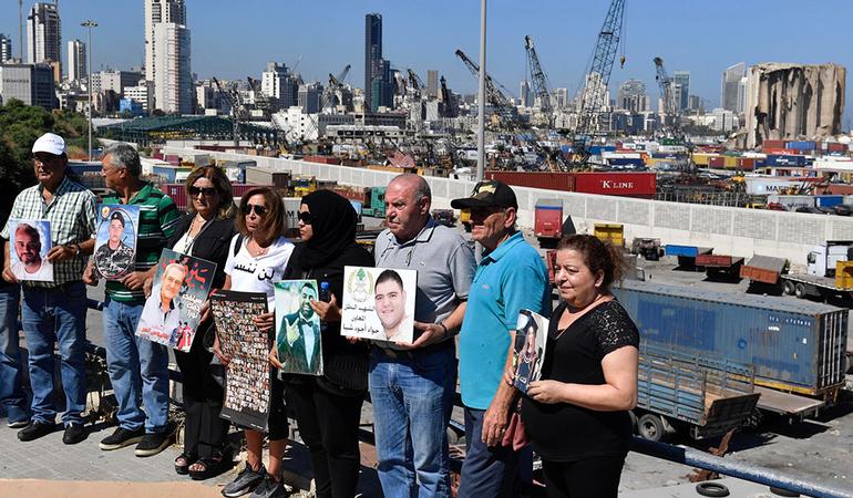 25 agosto 2022, Beirut. I familiari delle vittime dell'esplosione al porto di Beirut ricordano i loro cari durante una protesta (Wael Hamzeh/Epa)
