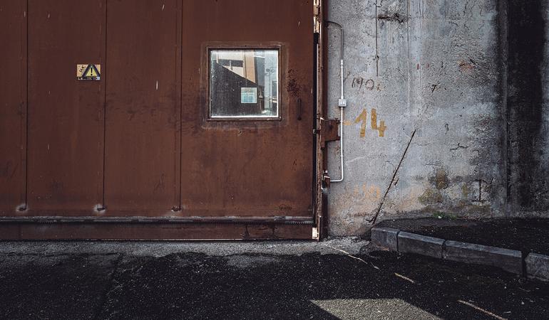 Un cancello del carcere di Torino (Foto di M. Panzarella)