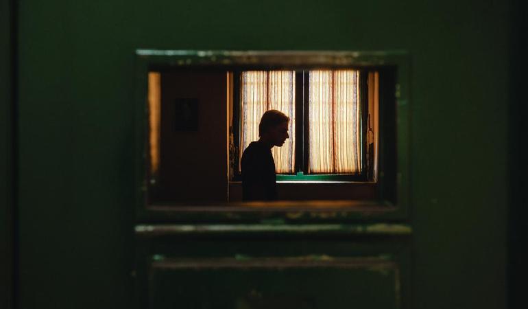 Nisida, Maggio 2021. Un detenuto in una delle celle del carcere. Foto: Yarin Trotta del Vecchio