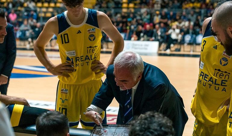 Torino, 29 ottobre 2023. Coach Franco Ciani durante un time out nel corso della partita tra Reale Mutua Torino ed Elachem 1955 Vigevano. Foto di Matteo Teti