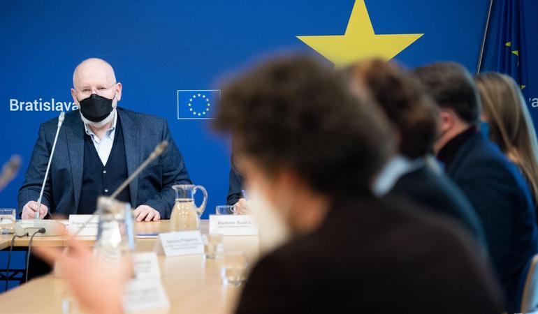 Bratislava, 3 febbraio 2022. Frans Timmermans, vicepresidente della Commissione europea e commissario al Clima e al Green deal, durante un incontro con le associazioni ambientaliste (Vladimir Simicek/EC - Audiovisual Service)