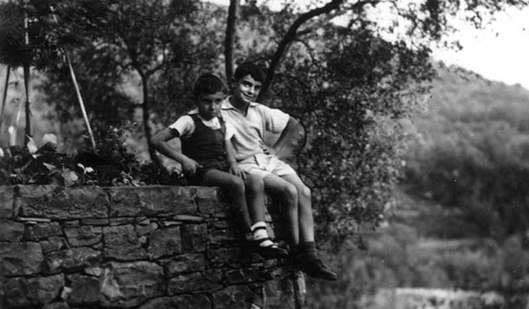 Da destra verso sinistra, i fratelli Italo e Floriano Calvino. Wikipedia