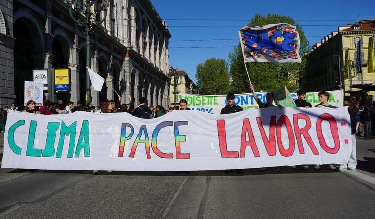 Torino, 19 aprile 2024. Il corteo dei Fridays for future
