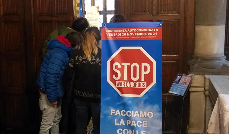 Genova, 26 novembre 2021. La Fuori-conferenza, organizzata da associazioni ed enti del terzo settore in occasione della Conferenza nazionale sulle dipendenze
