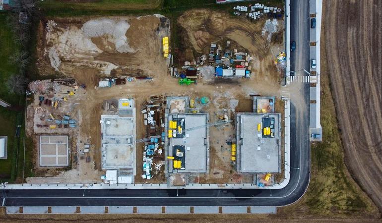 Un cantiere fotografato da un drone (Foto Gabriele Tirelli - Unsplash)