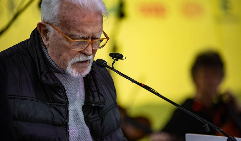 Milano, 21 marzo 2023. Gian Carlo Caselli impegnato nella lettura dei nomi delle vittime innocenti delle mafie, nella giornata a loro dedicata (Foto di Marco Donatiello)