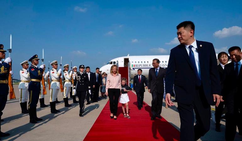 Beijing, July 27, 2024. Prime Minister Giorgia Meloni upon her arrival at Beijing airport (Photo governo.it)