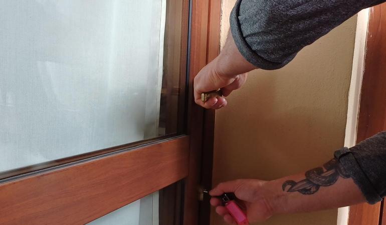 Evicted after losing his job, Giovanni lived with his family in a car and then in a cellar. A few months ago he got a house thanks to a project by the Piergiorgio Frassati cooperative developed on the housing first model