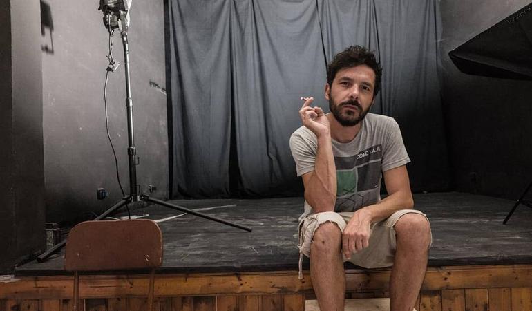 Giuseppe D'Oria durante i lavori di costruzione del teatrino Casa131