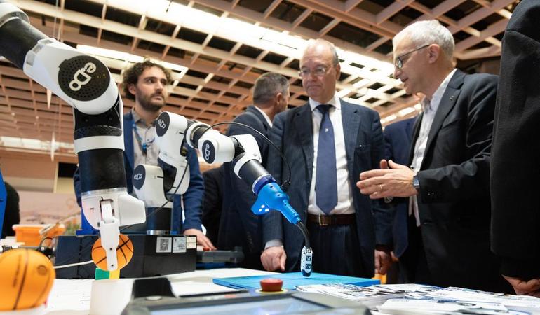 Firenze, 8 marzo 2023. Il ministro dell'Istruzione e del Merito Giuseppe Valditara durante una visita alla fiera Didacta Italia 2023 (MIM/Flickr)