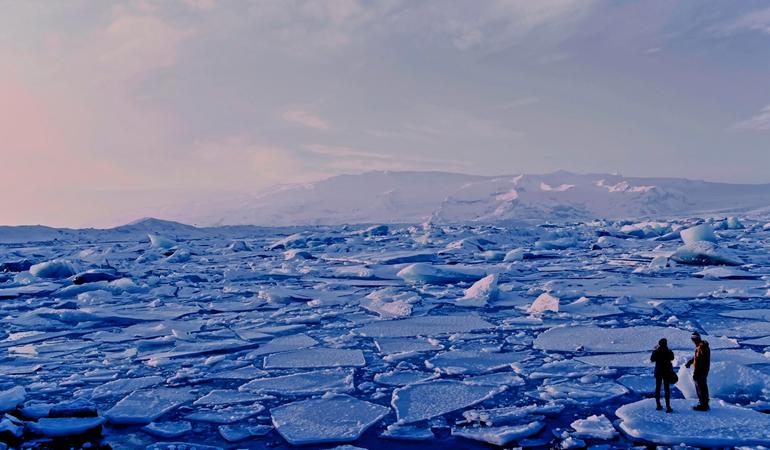 Jökulsárlón, Islanda. Foto di Roxanne Desgagnés/Unsplash