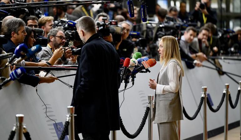 Bruxelles, 26 ottobre 2023. La presidente del consiglio Giorgia Meloni tiene un punto stampa. Foto di Palazzo Chigi