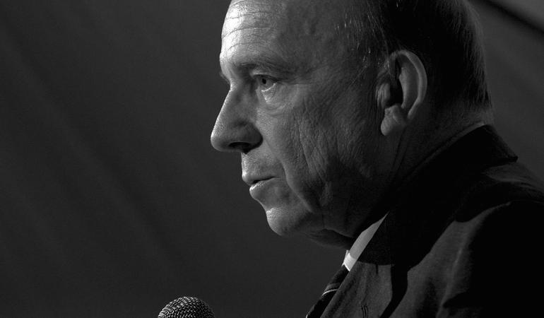 Santo Stefano Belbo (Cuneo), 27 agosto 2016. Gustavo Zagrebelsky alla casa natale di Cesare Pavese per ricevere un premio. Foto di Paolo Benegiamo da Flickr (CC BY-NC-ND 2.0)