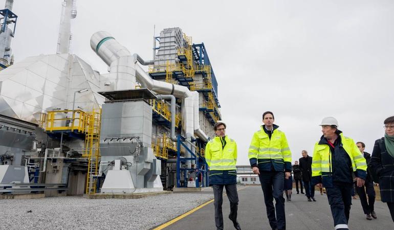 Anversa (Belgio), 13 dicembre 2024. Il commissario europeo per il clima Wopke Hoekstra visita un impianto di produzione di idrogeno finanziato con fondi europei. Foto Unione Europea