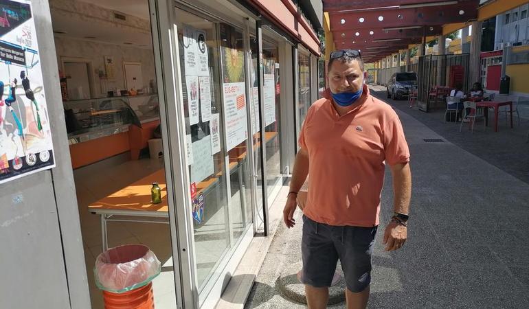 Marco Venanzi nel suo bar a Tor Bella Monaca