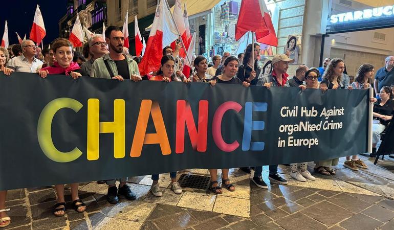 La Valletta (Malta), ottobre 2024. La rete europea Chance partecipa alla manifestazione per chiedere verità e giustizia per la giornalista Daphne Caruana Galizia