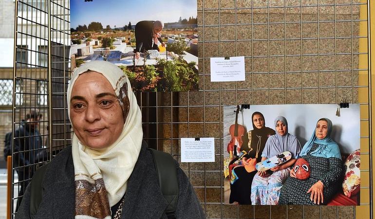 Jalila Tamallah, madre di Hedi e Mahdi, giovani di 24 e 22 anni naufragati insieme ad altre quattro persone dopo essere partiti dalle coste di Biserta, in Tunisia, alla fine del 2019. Oggi aiuta altre madri che hanno vissuto la stessa tragedia. Foto di F. Donnici