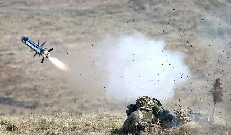 Un'esercitazione con lo javelin. Credits: Steve Dock