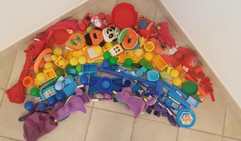 "L'arcobaleno di giochi", foto pubblicata dal Dipartimento per le politiche della famiglia per la campagna #CiStoDentro
