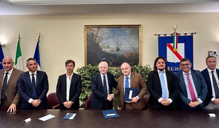 La firma del protocollo sulle demolizioni abusive firmato da Procura di Napoli e Regione Campania