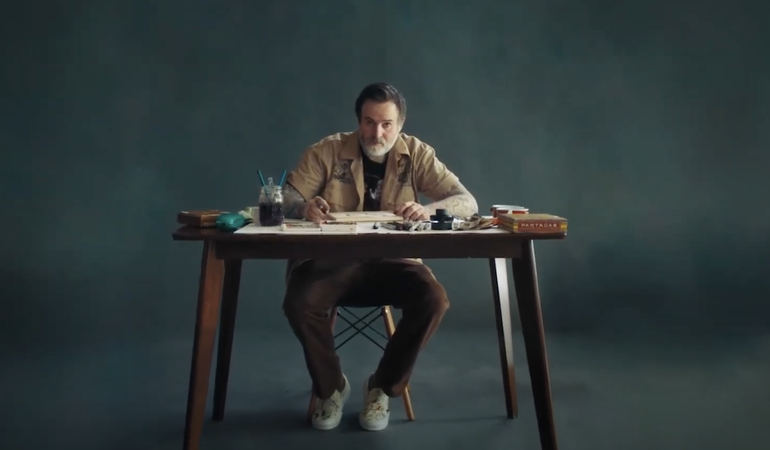 Lewis Rossignol al suo tavolo da disegno