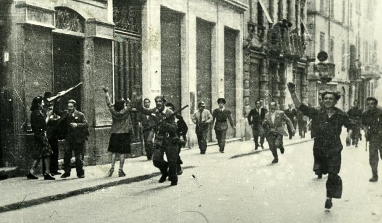 25 aprile 1945, parata a Reggio Emilia (Fototeca Panizzi, Comune di Reggio Emilia)