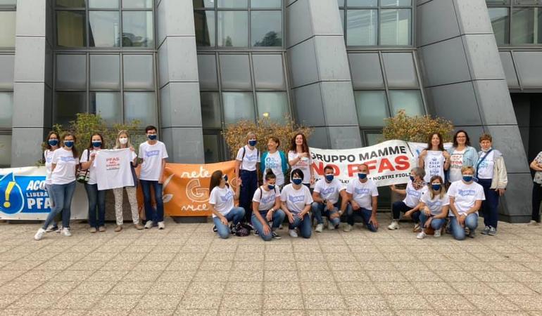 Le Mamme no Pfas davanti al tribunale di Vicenza