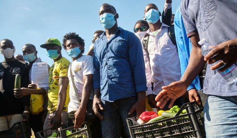 Alcuni braccianti di origine africana agli "stati popolari", manifestazione organizzata il 5 luglio 2020 in piazza San Giovanni a Roma (Foto Mauro Scrobogna/Lapresse)