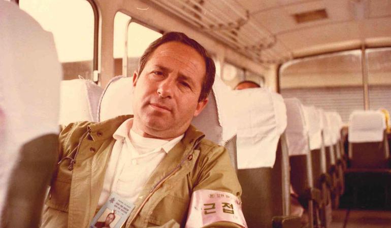 Marcello Palmisano durante una trasferta di lavoro in Asia. Foto concessa dalla famiglia