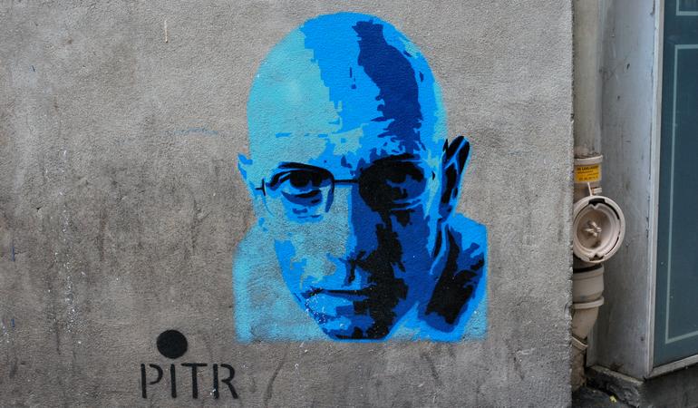 Un murales raffigurante Michel Foucault (Inge Knoff/Flickr CC BY-NC 2.0)