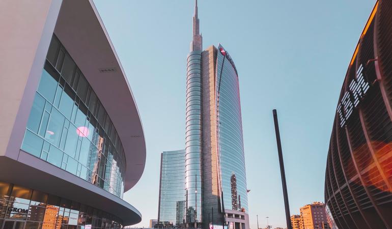 Milano, capitale finanziaria d'Italia, registra un altissimo numero di segnalazioni di operazioni a rischio riciclaggio (Ouael Ben Salah/Unsplash)