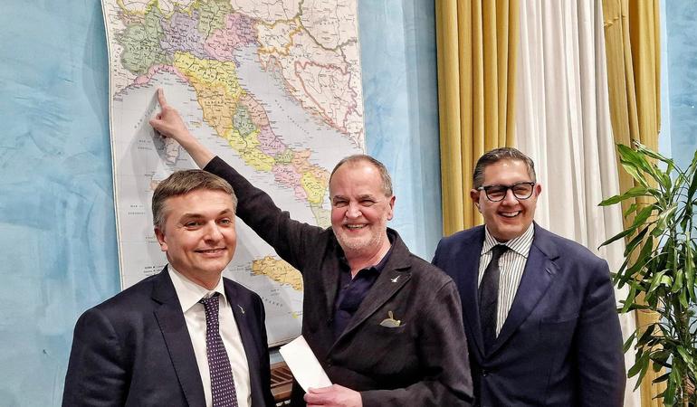 Al centro, il ministro per gli Affari regionali e le autonomie Roberto Calderoli, promotore della riforma (Facebook)