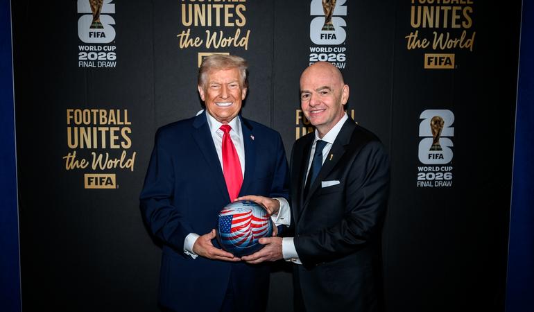 Washington, 5 dicembre 2025. Il presidente degli Stati Uniti Donald Trump insieme a quello della Fifa Gianni Infantino