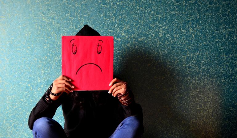 La solitudine può colpire durante le feste. Foto. rawpixel