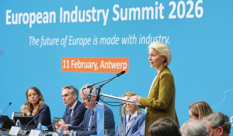 Anversa (Belgio), 11 febbraio 2026. La presidente della commissione europea Ursula von der Leyen interviene durante il summit dell'industria (foto di D. Bendo/Ue)