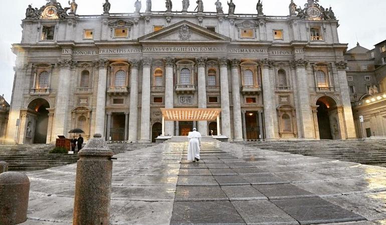 Papa Francesco in piazza San Pietro. Credits: Franciscus, Instagram