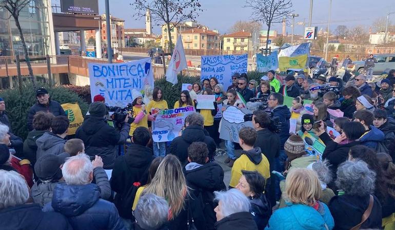 Vicenza 7-8 Febbraio 2025, presidio del Movimento No Pfas presso il Tribunale di Vicenza. Credits mammenopfas.org