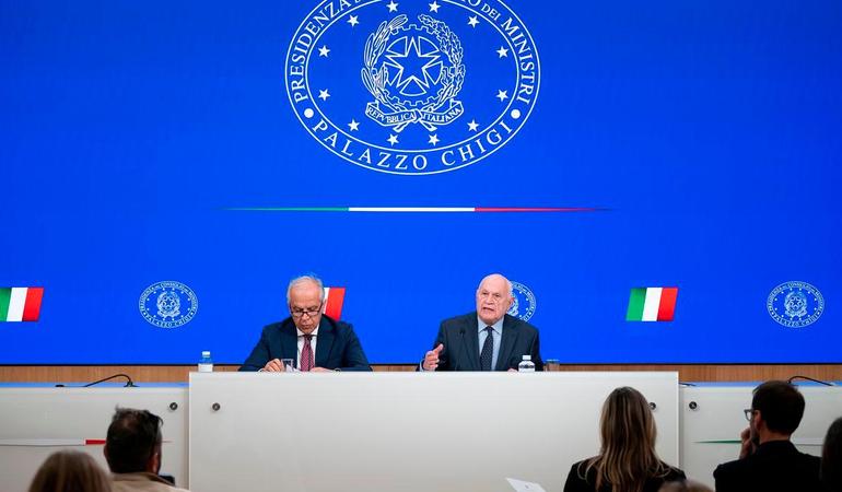 Roma, 4 aprile 2025. I ministri Matteo Piantedosi e Carlo Nordio durante la conferenza stampa organizzata al termine della riunione del Consiglio dei ministri