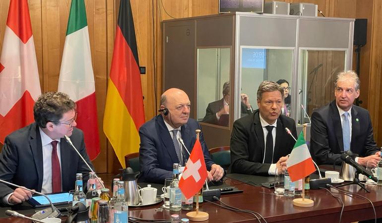Il ministro Gilberto Pichetto Fratin a Berlino il 19 marzo per un accordo intergovernativo bilaterale di solidarietà tra Italia e Germania in materia di gas. Foto: Mase