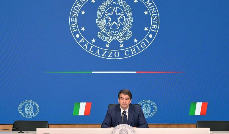 Palazzo Chigi, 11 luglio 2023. Il Ministro agli Affari Europei, il Sud, le Politiche di Coesione e il Pnrr, Raffaele Fitto, durante la conferenza stampa al termine della riunione della Cabina di Regia sul piano (Governo.it/CC-BY-NC-SA 3.0 IT) 