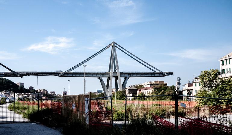 Il ponte Morandi di Genova dopo il crollo che ha fatto 43 vittime (Stefano Bertolotti/Flickr CC BY-NC-SA 2.0)