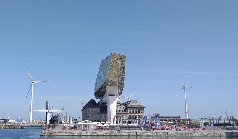 La Port House, sede dell'autorità  portuale di Anversa, progettata dall'archistar Zaha Hadid (Foto A. Giambartolomei)