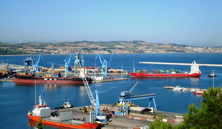 Mercantili nel porto di Ancona. Credits: Claudio Stanco